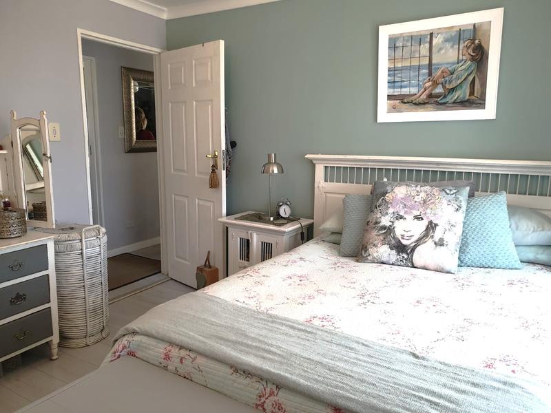 2 Bedroom Property for Sale in Gordons Bay Western Cape
